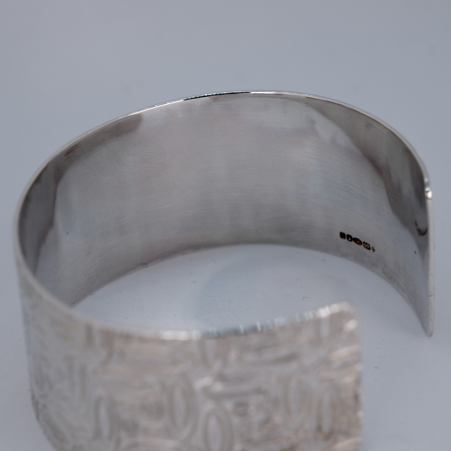 Retro design cuff