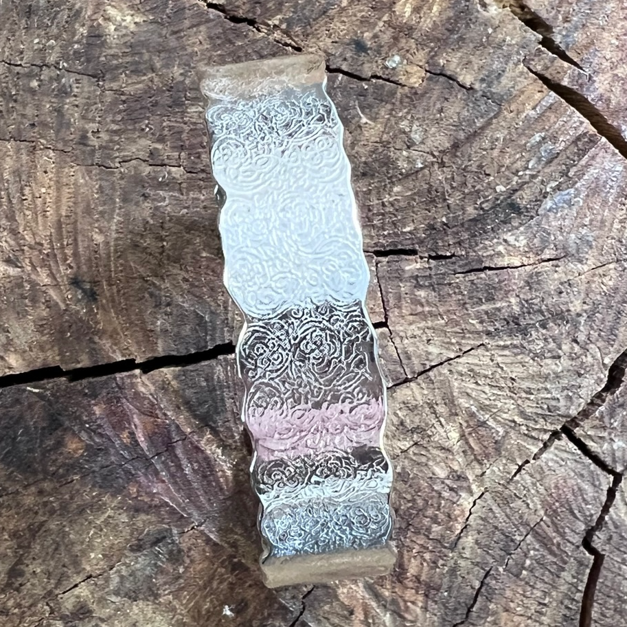 Small scrolls design cuff